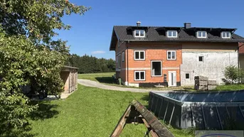 Expose Mehrfamilienhaus mit Potenzial in sonniger und ruhiger Lage mit schönem Fernblick!