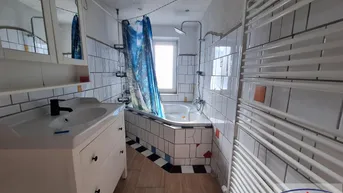 Expose Sanierungsbedürftiges Haus in Alt-Attnang: Jetzt nur 160.000,- EUR!