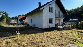 Expose GUTE LAGE in Thalheim bei Wels - Älteres Wohnhaus mit Garten! 