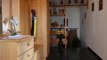 Expose TOP PREIS: Verkaufe geräumiges Wohnhaus in Kirchberg/Thening mit sonnigen Garten und einer Doppelgarage in sehr guter Lage!