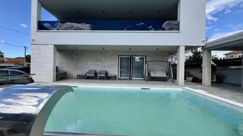 Expose Architekten-Terrassenvilla mit Pool in Strandnähe - Sukošan bei Zadar