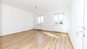 Expose KEINE PROVISION I LETZTER STOCK MIT LIFT I TOP SANIERT I DUSCHE I DESIGNER-KÜCHE I BAHNHOFNÄHE I HAUSTIERE WILLKOMMEN I SEHR MODERN I TOP GRUNDRISS I