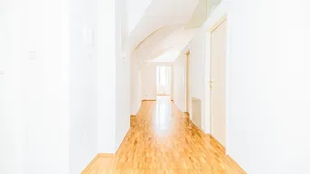Expose *AB 01.07.* I XL-TERRASSE I TOP-KÜCHE I MODERN SANIERT I SEHR HELL &amp; RUHIG I BADEWANNE I WG TAUGLICH I LICHTDURCHFLUTET I SEHR ZENTRALE LAGE AM STADTPARK I