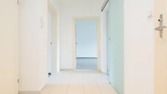 Expose AB SOFORT VERFÜGBAR I MODERNE KÜCHE I CARPORT I DUSCHE I BALKON I TOP SANIERT I HAUSTIERE WILLKOMMEN I ZENTRALE LAGE I WG TAUGLICH I PROJEKT WOHNEN I
