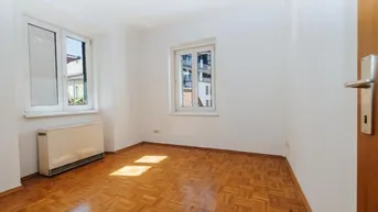 Expose FREI AB SOFORT I ZENTRUMSNAH – JAKOMINIPLATZ UM DIE ECKE I LICHTDURCHFLUTET I KOMFORTABLE DUSCHE I STILVOLLE KÜCHE I HAUSTIERE WILLKOMMEN I TOP-ADRESSE I PROJEKT WOHNEN