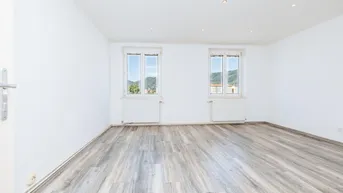 Expose KEINE MAKLERGEBÜHR I MODERNISIERT I HOCHWERTIGE BADEWANNE I DESIGN-EINBAUKÜCHE I BAHNHOFSNAH I HAUSTIERFREUNDLICH I MODERNER WOHNSTIL I DURCHDACHTER GRUNDRISS I PROJEKT WOHNEN I