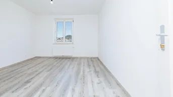 Expose HIGHLIGHT I OBERSTE ETAGE MIT LIFT I MODERNISIERT I KOMFORT-DUSCHE I DESIGN-KÜCHE INKLUSIVE I ZENTRAL &amp; BAHNHOFNAH I HAUSTIER-TAUGLICH I MODERNES WOHNGEFÜHL I OPTIMALE RAUMNUTZUNG I PROJEKT WOHNEN