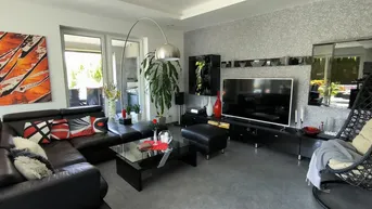 Expose Modernes Einfamilienhaus mit Doppelgarage und Pool