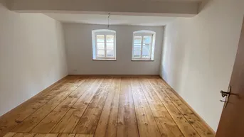 Expose Charmante 2-Zimmer-Altbauwohnung mit Gartennutzung, moderne Wandheizung und Internet inklusive