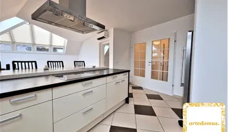 Expose HELLE DACHGESCHOSS-MAISONETTE in bester Stammersdorfer RUHELAGE beim MARCHFELDKANAL!