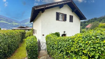 Expose Charmantes Wohnhaus mit großem Garten und Entwicklungspotenzial