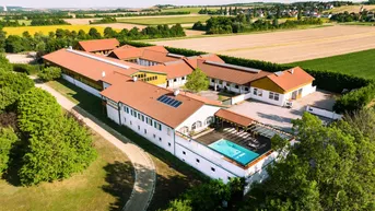 Expose Erstklassiges Pferdesportzentrum mit Tierklinik - 30 Minuten von Wien entfernt!