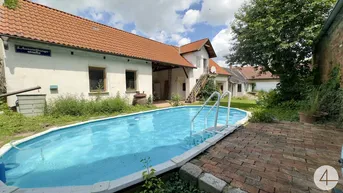 Expose Charmantes Sanierungsprojekt, Einfamilienhaus mit 3 Zimmern, Garten und Pool!