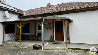 Expose Ortsrandlage Bauernhof mit 2 großen Hallen