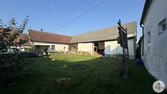 Expose Alte Schmiede mit Innenhof Stadel und Wiese