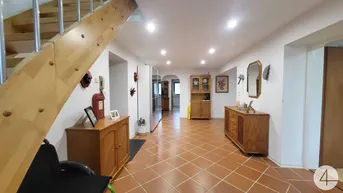 Expose Exklusives Mehrfamilienhaus mit einzigartigem Potenzial und beeindruckendem Grundstück