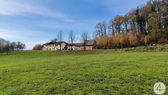 Expose Zweifamilien-Haus mit 1,7 ha landwirtschaftlicher Nutzfläche und Quellwasser
