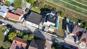 Expose Leben am Naturparadies des Mühlwassers! Großzügige luxuriöse Villa mit Grünblick!