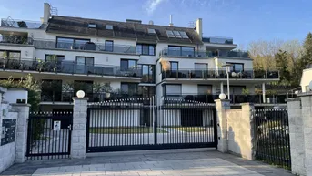 Expose Moderne Dachgeschosswohnung in eigener Parkanlage und Schwimmteich