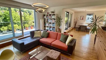 Expose Elegante DG-Wohnung mit großer Terrasse - Schwimmteich in der Wohnanlage - Fernblick