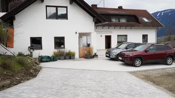 Expose Ein Haus, viele Möglichkeiten – Großzügiges Mehrparteienhaus in idyllischer Lage in Pusarnitz.