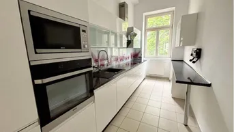Expose Nähe U3 Kardinal Nagel Platz - Westseitige, Zwei Zimmer Altbauwohnung
