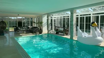 Expose MODERNE VILLA mit Innenpool und Weinkeller im Golfclub Fontana