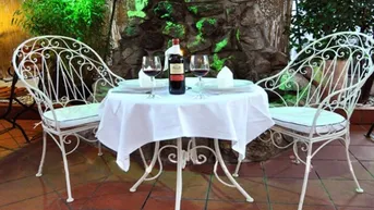 Expose TOP-LAGE! Vollausgestattetes Restaurant mit großem Gastgarten – Geringe Ablöse!