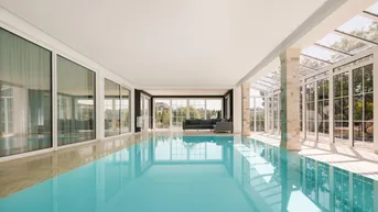 Expose LUXUS VILLA mit Innenpool und Weinkeller im Golfclub Fontana