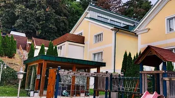 Expose ***Komplett möbliertes Haus in Weidling mit eigenem Aufzug, 3 Terrassen und riesigem Garten purer Luxus für 5.500 im Monat!***