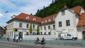 Expose Zentrales Büro nahe Straßenbahn