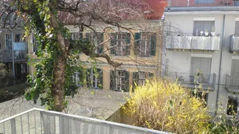 Expose Ruhige, zentrale Single/Pärchen-Wohnung - Balkon