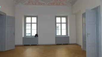 Expose Zentrum: schön saniertes Büro im Palais