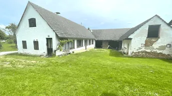 Expose Rustikaler Dreikanthof mit Entwicklungspotenzial in ruhiger Lage