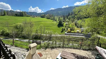 Expose Naturverbundenes Haus mit Bergblick ins Grüne und Stalleinrichtung