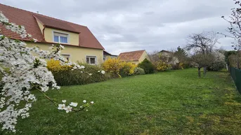 Expose Einfamilienhaus + Garagengebäude in ruhiger Lage mit sehr großem, schönen Grundstück