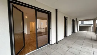 Expose Helle 4 Zimmerwohnung mit sehr großer überdachter Terrasse.