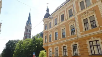Expose Ihre Chance in Bestlage - großzügiger Altbau mit Potenzial im Herzen des Herz-Jesu-Viertels