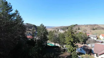 Expose HAUS MIT 5 WEINKELLERN - UNVERBAUBARER AUSBLICK