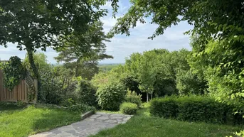 Expose WOHNUNG MIT GROSSEM EIGENGARTEN UND TOLLEM FERNBLICK