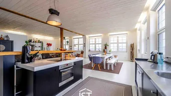 Expose Stilvolle Loft mit Lift über den Dächern der Stadt