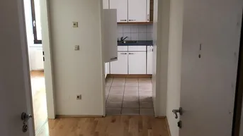 Expose Geräumige, ruhig gelegene 2- Zimmer- Wohnung mit möblierter Küche in zentraler Lage Ried