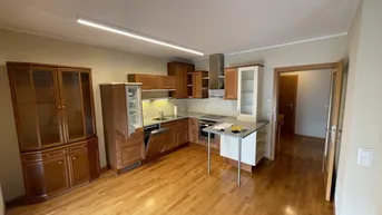 Expose 3-Zimmer-Wohnung mit möblierter Küche, Terrasse und Garagenparkplatz in beliebter Wohngegend Schärding