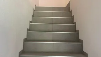 Expose Erstbezug - Maisonettewohnung mit Reihenhauscharakter mit überdachter Terrasse und Garage