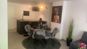 Expose Erstbezug: Wohnung mit Reihenhauscharakter mit Wintergarten in Grünlage