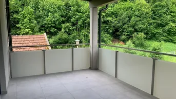 Expose Erstbezug: Traumhafte Maisonette-Wohnung mit überdachtem Balkon und Doppelcarport