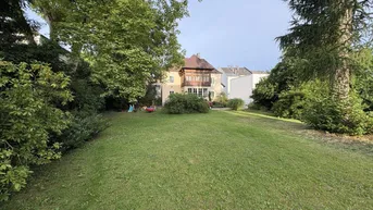 Expose Seltene Kaufgelegenheit: Villenartiges Wohnhaus mit großem Garten im Zentrum von Ried