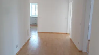 Expose Sonnige, großzügige 3-Zimmer-Wohnung mit überdachtem Balkon und möblierter Küche in zentraler Lage in Ried