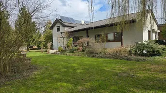 Expose Große Liegenschaft mit Haus und parkähnlichem Garten 