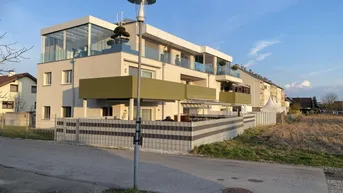 Expose Family-Feeling trifft Wohnkomfort! Neuwertig, modern, familienfreundliche Gartenwohnung mit Pool zum Verlieben!